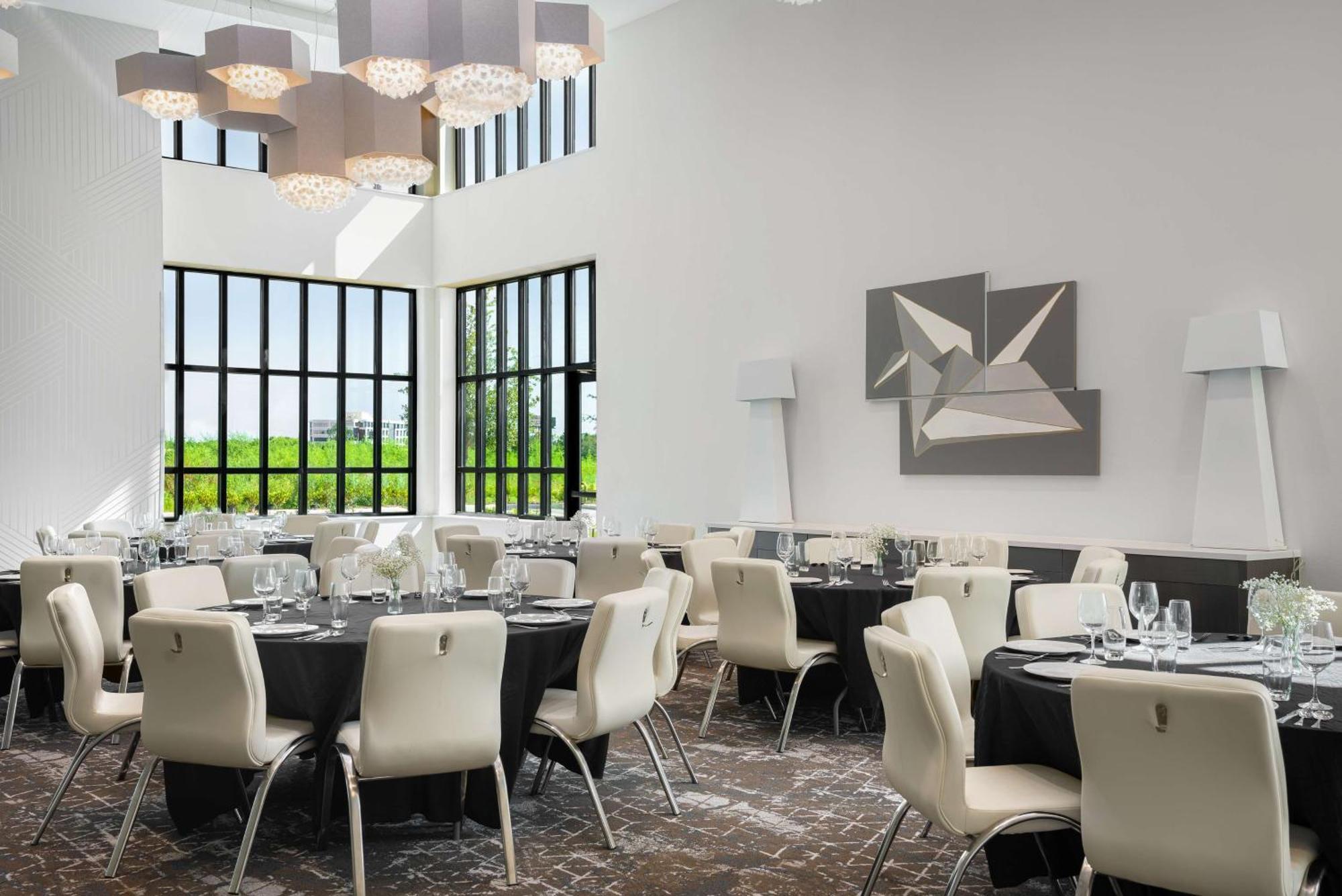 Hilton Garden Inn Orlando I-4 Millenia Blvd Mall Exterior photo